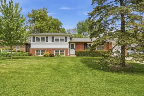 1046 Crane Blvd, Libertyville, IL 60048