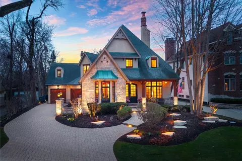 849 E Hillside Rd, Naperville, IL 60540