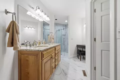 Bath - 5 Spruce Ct, Bloomington, IL 61704 photo 2 of 4