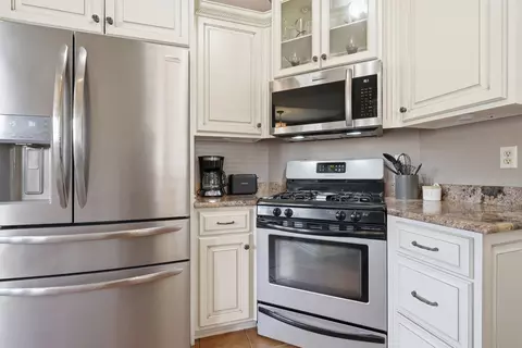 Kitchen - 5 Spruce Ct, Bloomington, IL 61704 photo 3 of 4