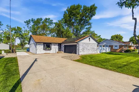 101 N Bergman Dr, Thomasboro, IL 61878