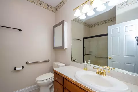 Bath - 10303 Fox Bluff Ln, Spring Grove, IL 60081 photo 4 of 5