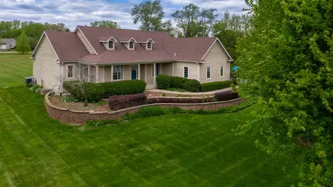 10303 Fox Bluff Ln, Spring Grove, IL 60081