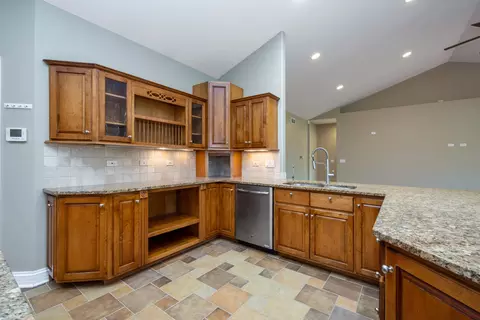 Kitchen - 10303 Fox Bluff Ln, Spring Grove, IL 60081 photo 1 of 2