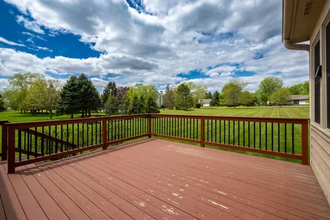 Exterior - 10303 Fox Bluff Ln, Spring Grove, IL 60081 photo 6 of 8