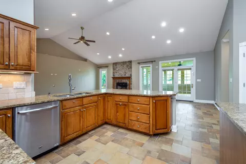 Kitchen - 10303 Fox Bluff Ln, Spring Grove, IL 60081 photo 2 of 2