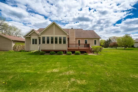 Exterior - 10303 Fox Bluff Ln, Spring Grove, IL 60081 photo 7 of 8