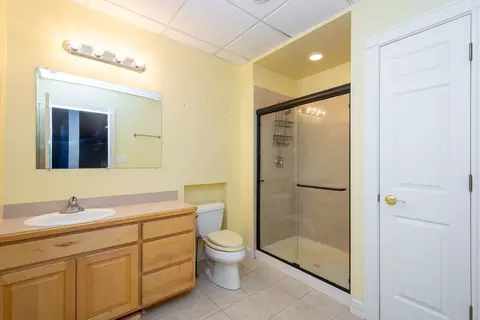 Bath - 10303 Fox Bluff Ln, Spring Grove, IL 60081 photo 5 of 5