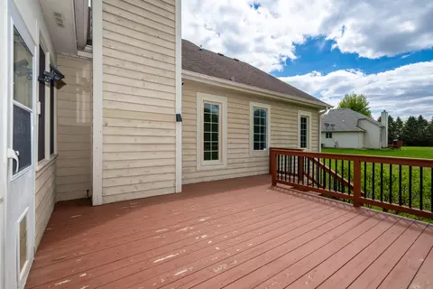 Exterior - 10303 Fox Bluff Ln, Spring Grove, IL 60081 photo 4 of 8