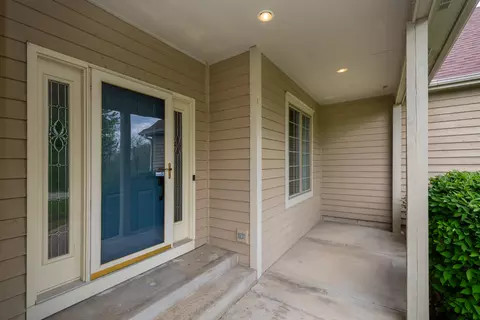 Exterior - 10303 Fox Bluff Ln, Spring Grove, IL 60081 photo 2 of 8