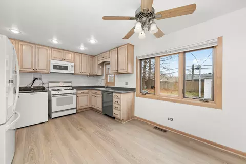 Kitchen - 8719 Olympic Dr, Bridgeview, IL 60455 photo 2 of 4