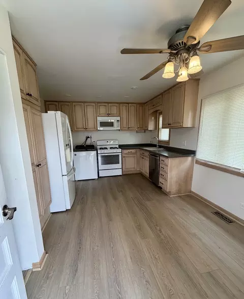 Kitchen - 8719 Olympic Dr, Bridgeview, IL 60455 photo 4 of 4