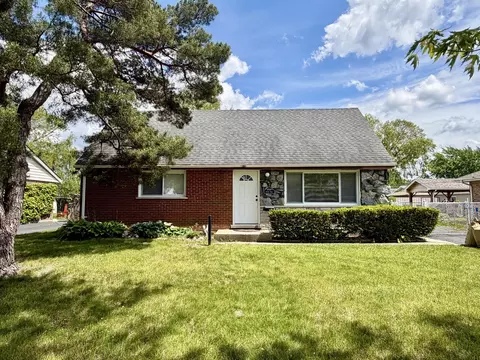 8719 Olympic Dr, Bridgeview, IL 60455