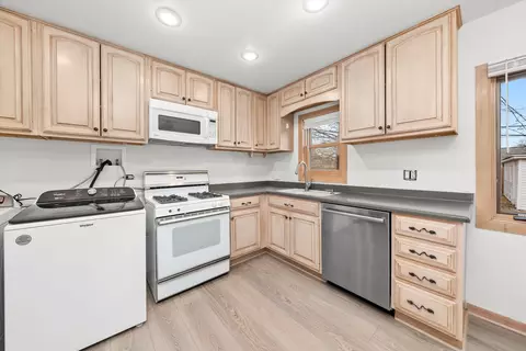 Kitchen - 8719 Olympic Dr, Bridgeview, IL 60455 photo 3 of 4
