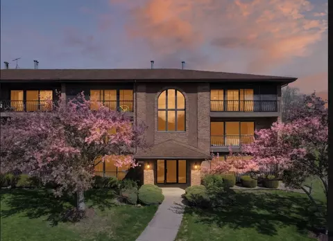 11111 Heritage Dr #3B, Palos Hills, IL 60465