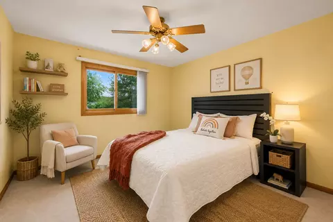 Bedroom - 4095 Victoria Dr, Hoffman Estates, IL 60192 photo 3 of 3