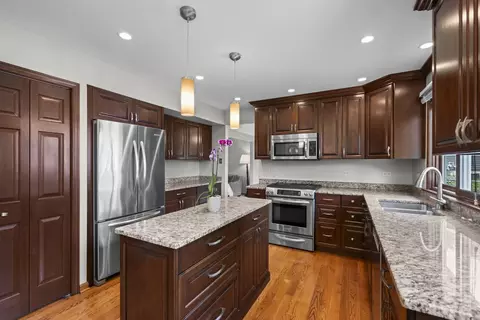 Kitchen - 4095 Victoria Dr, Hoffman Estates, IL 60192 photo 3 of 6