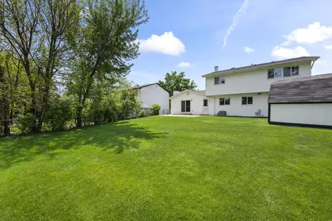 Exterior - 4095 Victoria Dr, Hoffman Estates, IL 60192 photo 4 of 7