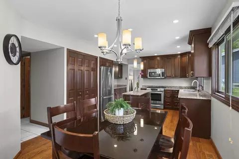 Kitchen - 4095 Victoria Dr, Hoffman Estates, IL 60192 photo 1 of 6
