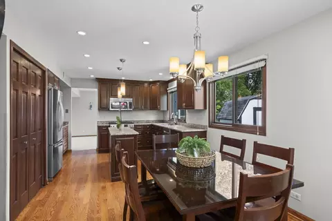 Kitchen - 4095 Victoria Dr, Hoffman Estates, IL 60192 photo 4 of 6