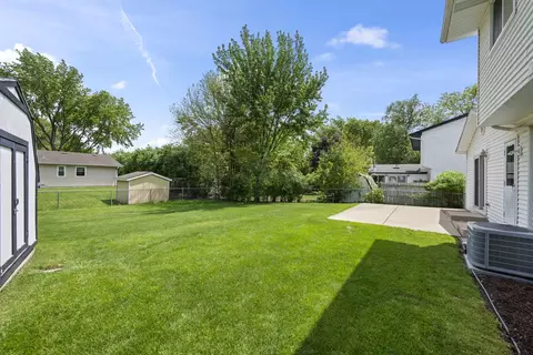 Exterior - 4095 Victoria Dr, Hoffman Estates, IL 60192 photo 2 of 7