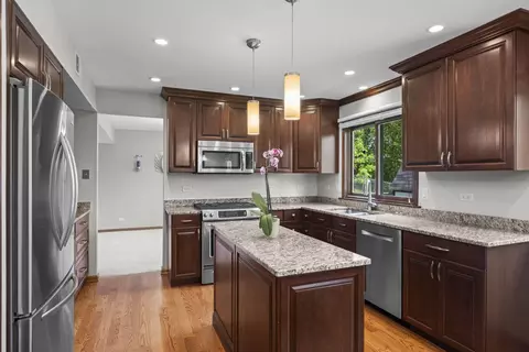 Kitchen - 4095 Victoria Dr, Hoffman Estates, IL 60192 photo 2 of 6