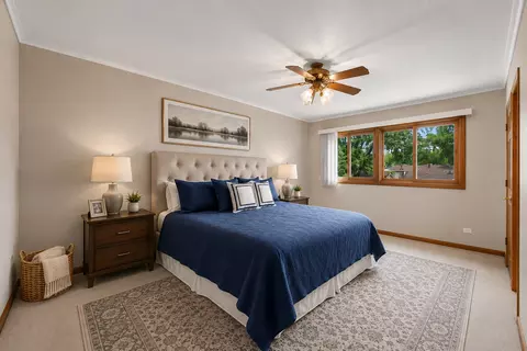 Bedroom - 4095 Victoria Dr, Hoffman Estates, IL 60192 photo 1 of 3