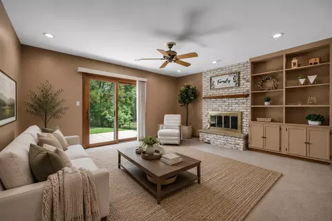 Living - 4095 Victoria Dr, Hoffman Estates, IL 60192 photo 3 of 4