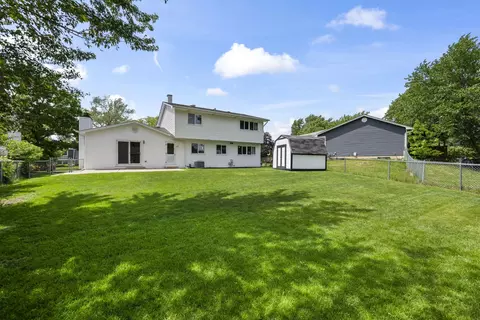 Exterior - 4095 Victoria Dr, Hoffman Estates, IL 60192 photo 5 of 7