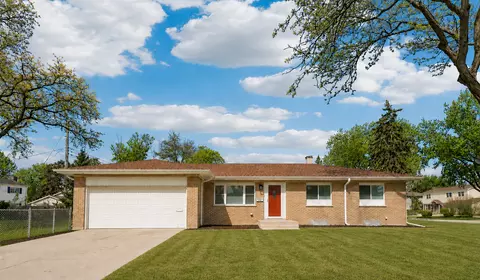 866 Clark Ln, Des Plaines, IL 60016