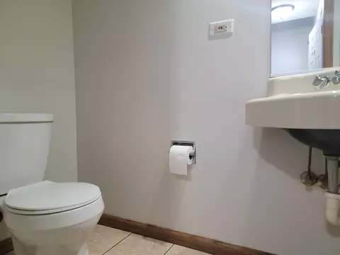 Bath - 473 Nicole Dr #3C, Bartlett, IL 60103 photo 1 of 4