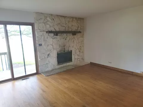 Living - 473 Nicole Dr #3C, Bartlett, IL 60103 photo 1 of 1