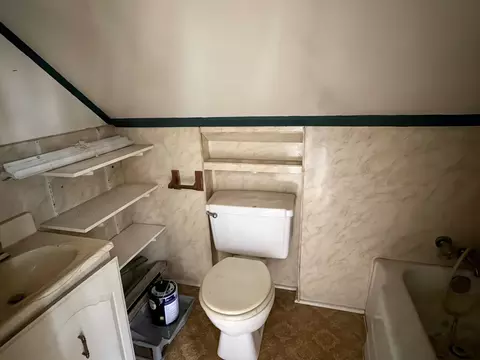 Bath - 625 Oconor Ave, Lasalle, IL 61301 photo 2 of 2