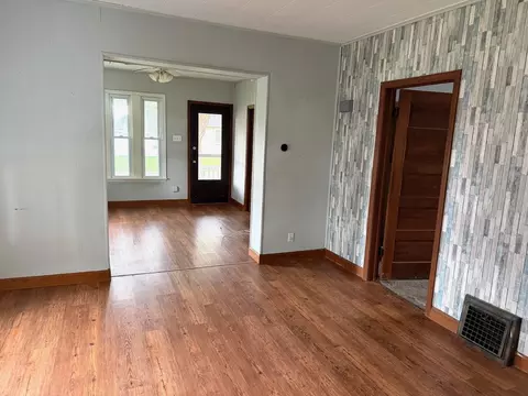 Living - 625 Oconor Ave, Lasalle, IL 61301 photo 2 of 3