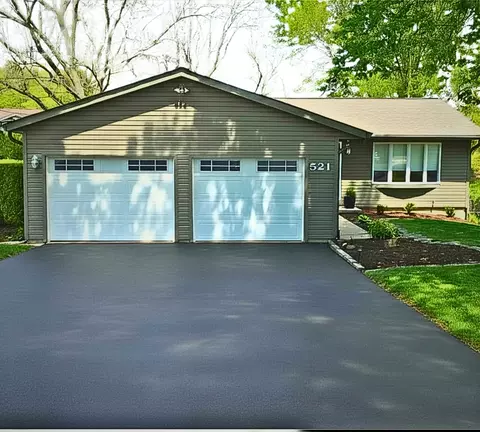 521 Cheyenne St, Lake In The Hills, IL 60156