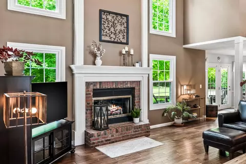 Living - 1908 Quail Run Cc Ct, Normal, IL 61761 photo 4 of 5
