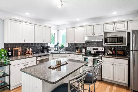 Kitchen - 1908 Quail Run Cc Ct, Normal, IL 61761 photo 3 of 6