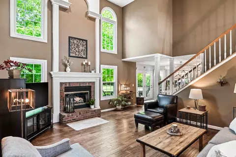 Living - 1908 Quail Run Cc Ct, Normal, IL 61761 photo 3 of 5