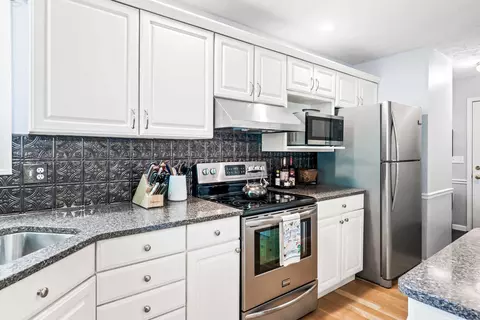 Kitchen - 1908 Quail Run Cc Ct, Normal, IL 61761 photo 5 of 6