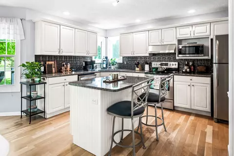 Kitchen - 1908 Quail Run Cc Ct, Normal, IL 61761 photo 2 of 6
