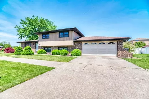 8207 S 82nd Ave, Justice, IL 60458