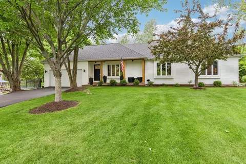 5 N780 Kingswood Dr, Saint Charles, IL 60175