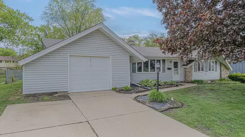 635 S Springinsguth Rd, Schaumburg, IL 60193