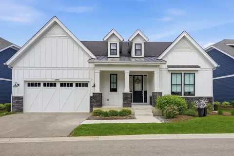2806 Parkside Cir, Glenview, IL 60026