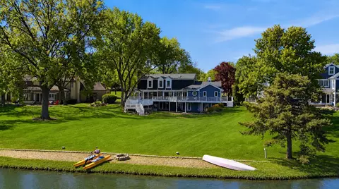 1480 Lake Shore Dr S, Barrington, IL 60010