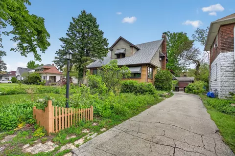 11427 S Longwood Dr, Chicago, IL 60643