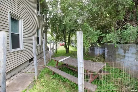 Exterior - 428 7th St, Moline, IL 61265 photo 1 of 1