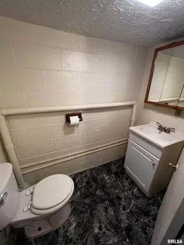 Bath - 428 7th St, Moline, IL 61265 photo 2 of 2