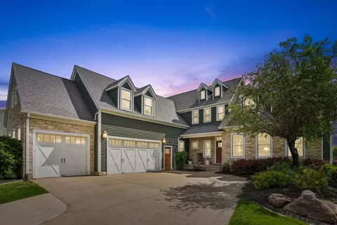5529 Judge Rd, Bettendorf, IA 52722