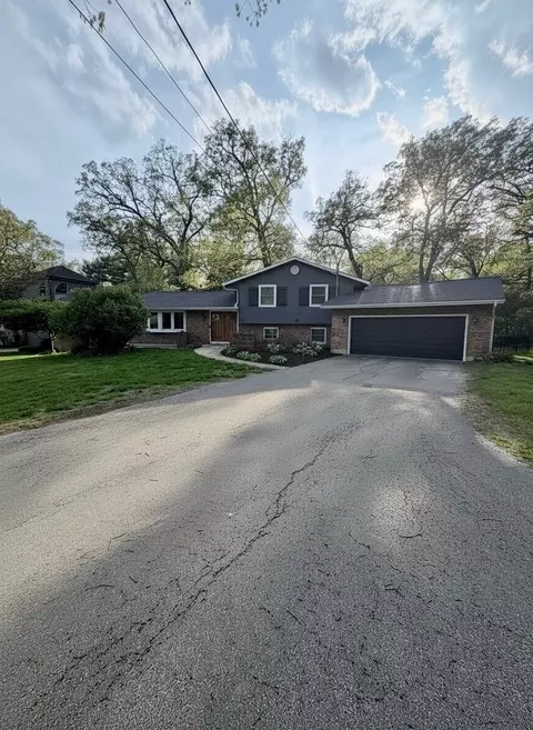 1211 Timberlane Dr, Sterling, IL 61081